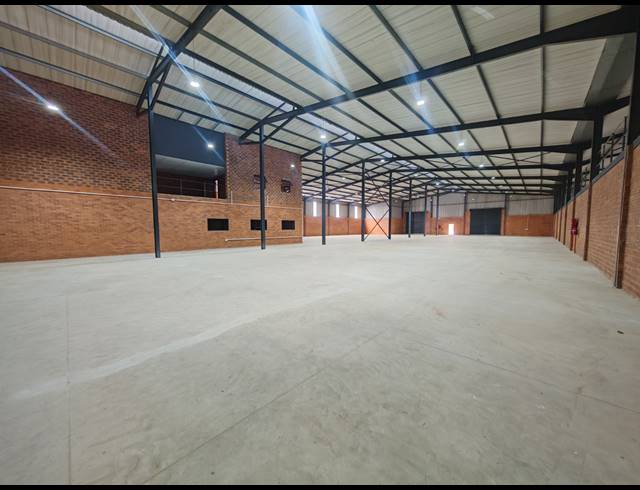 2,340M² WAREHOUSE TO LET IN ORMONDE